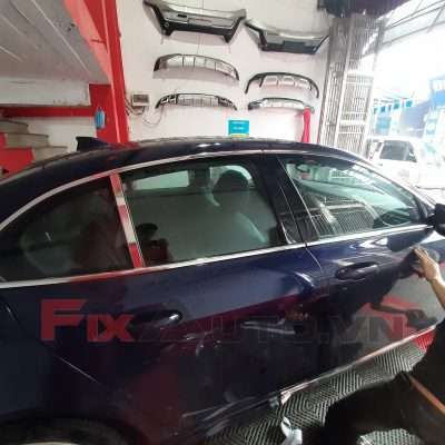 Viền cong kính xe lux 2.0