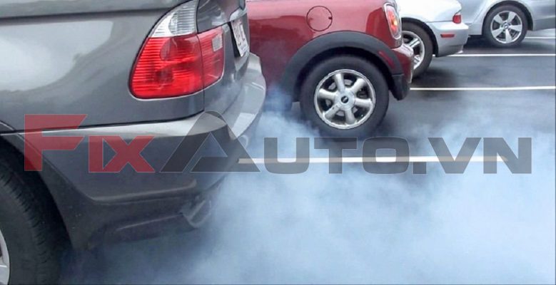 Tình trạng khói xe ô tô có mùi