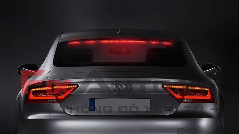 Đèn phanh ô tô có vai trò rất quan trọng trong quá trình lưu thông trên đường