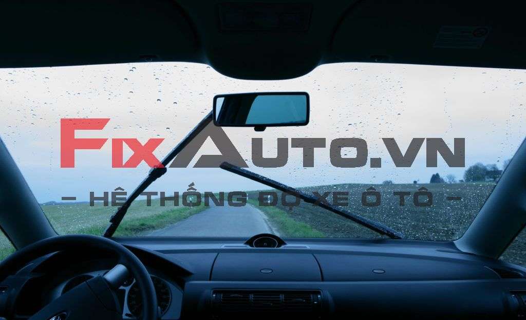 Kính chắn gió ô tô là bộ phận kính phía trước của xe