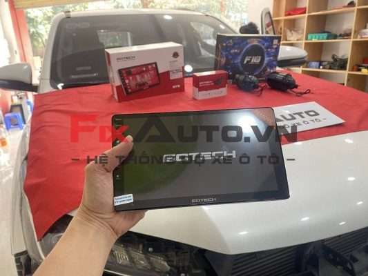 Thay màn hình xe hơi chất lượng uy tín tại FixAuto