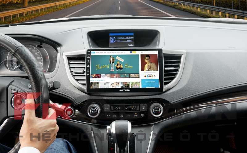 Lắp màn hình Android cho ô tô là lựa chọn hàng đầu của những tài xế lái xe đường dài