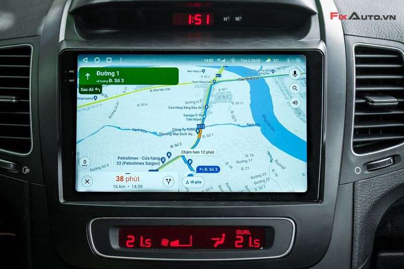 Hỗ trợ tìm đường, cảnh báo tốc độ