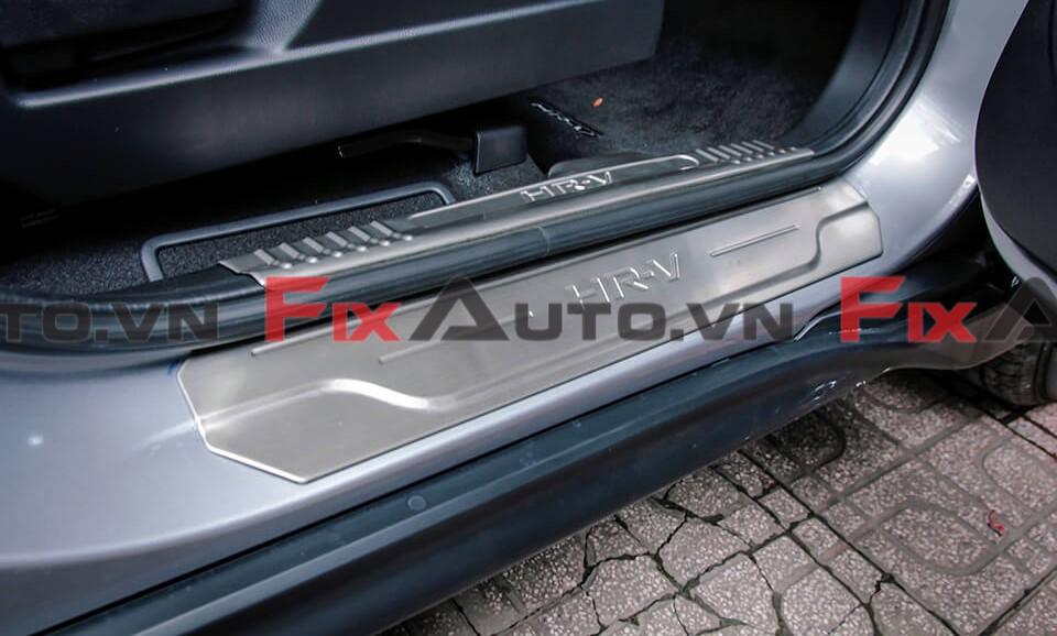 chống trầy xước khi lên xe