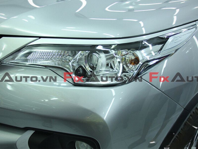 viền đèn trước xe toyota fortuner