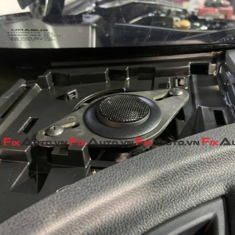 lắp loa subaru forester