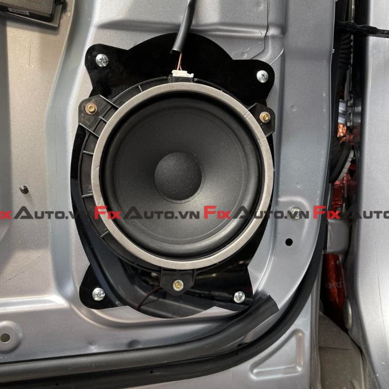thay loa subaru forester